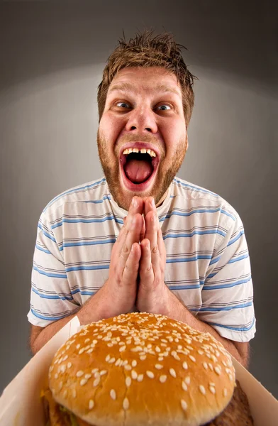 Homem rezando por fast food — Fotografia de Stock
