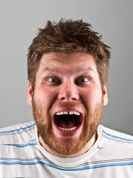 Kızgın çığlık atan adam — Stok fotoğraf
