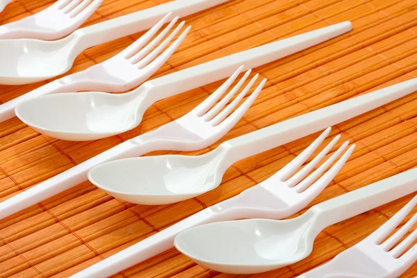Cucharas y tenedores de plástico —  Fotos de Stock