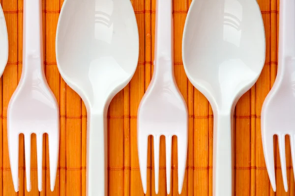 塑料勺子和叉子 — 图库照片