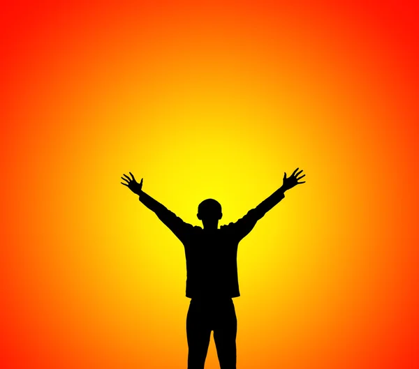 Чоловік піднімає руки на захід сонця — стокове фото