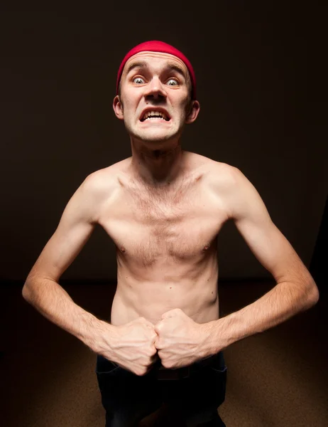 Nerd engraçado mostrando seu bíceps — Fotografia de Stock
