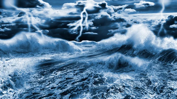 Donkere stormachtige zee — Stockfoto