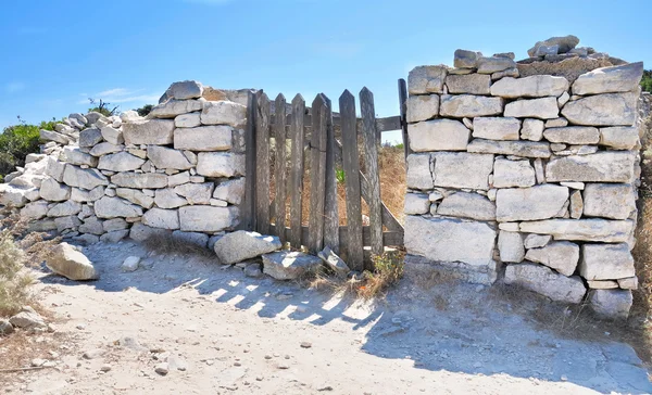 Portão de parede de pedra velha — Fotografia de Stock