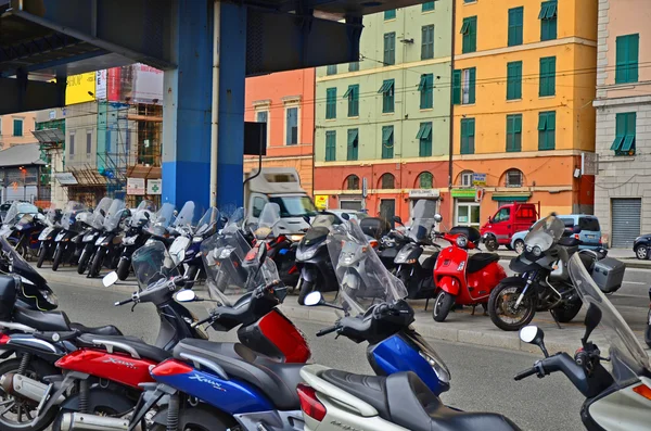 Reihe von Motorrollern in Italien — Stockfoto