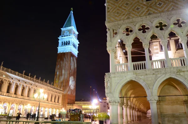San Marco náměstí v noci, Benátky, Itálie — Stock fotografie