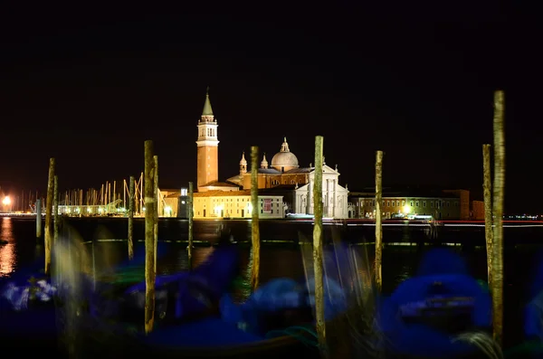Gondoler och san giorgio maggiore i Venedig, Italien — Stockfoto