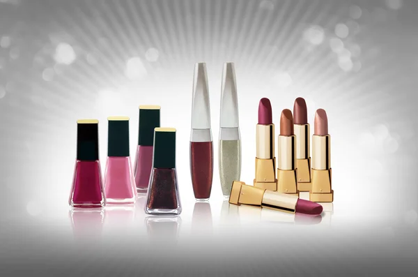 Cosmetica set - lippenstiften en nagel poetsmiddelen — Stockfoto