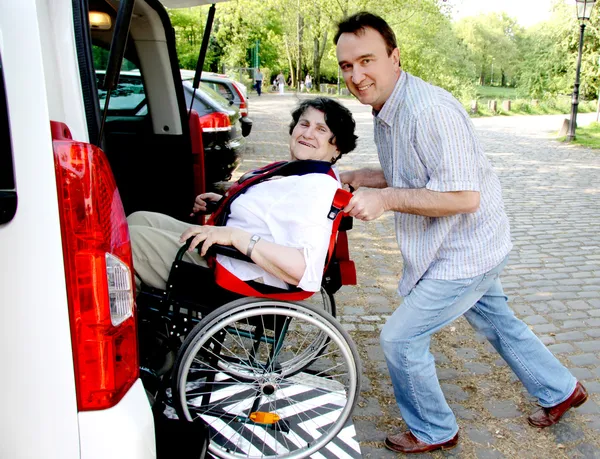 Ανώτερος γυναίκα σε αναπηρική καρέκλα — Φωτογραφία Αρχείου