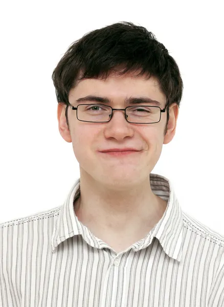 Młody człowiek w okularach uśmiechający się — Zdjęcie stockowe
