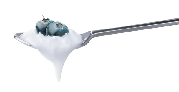 Colher de iogurte com mirtilos em cima — Fotografia de Stock