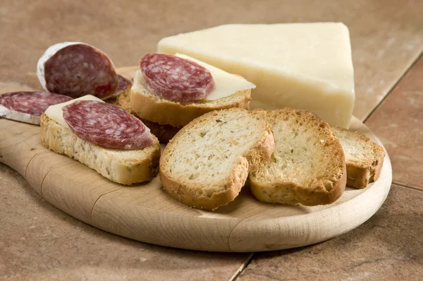 Salami y queso —  Fotos de Stock