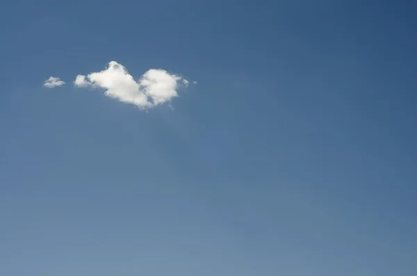 Una piccola nuvola — Foto Stock