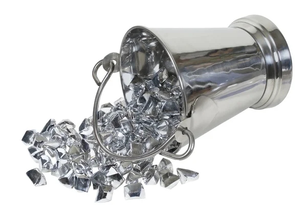 Ijs emmer gevuld met zilveren edelstenen — Stockfoto