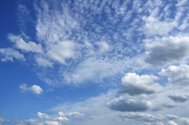 Cumulus ve altocumulus bulutlar