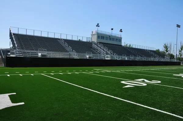 Stadion piłkarski amerykańskiej szkoły średniej — Zdjęcie stockowe