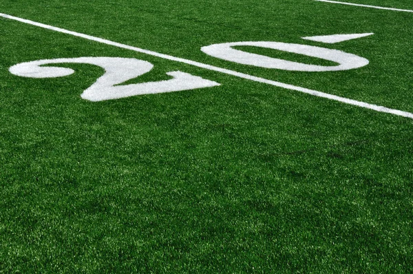 20 Yard Line en el campo de fútbol americano — Foto de Stock