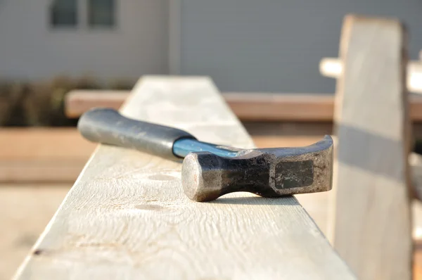 Claw Hammer on Board — Stock Photo, Image