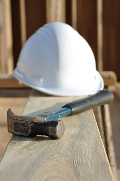 Claw Hammer and Hard Hat on Board — Stock Photo, Image