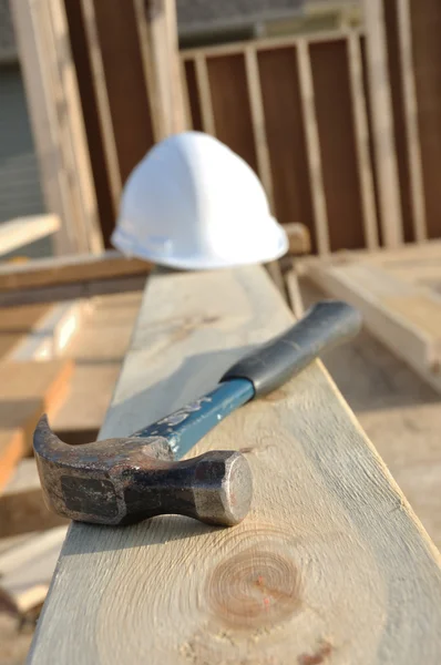Claw Hammer and Hard Hat on Board — Stock Photo, Image