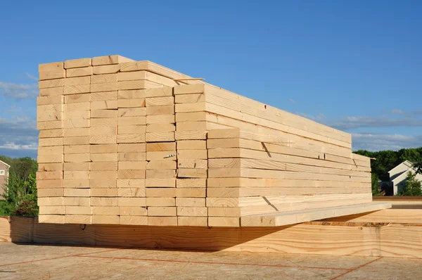 Primo piano del legname impilato — Foto Stock