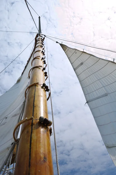 Jib e mastro de madeira de veleiro escuna — Fotografia de Stock