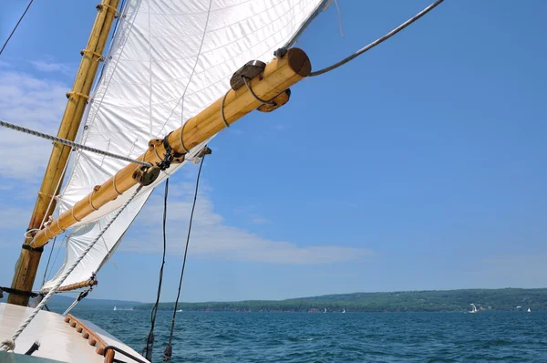 Foresail and Wooden Mast of Schooner Sailboat — Stock Photo, Image