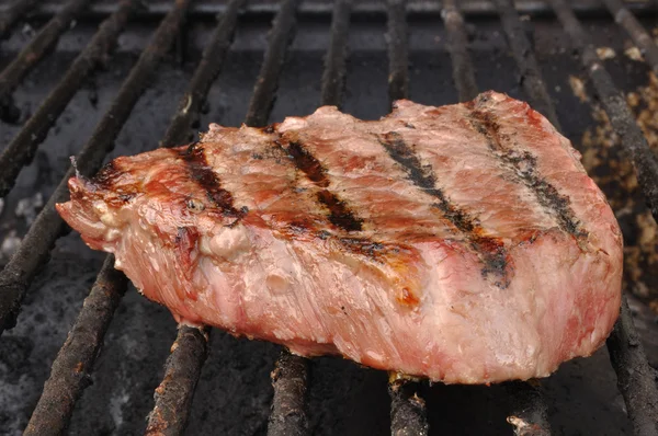Bife de lombo de vaca Top Sirloin Steak na grelha — Fotografia de Stock