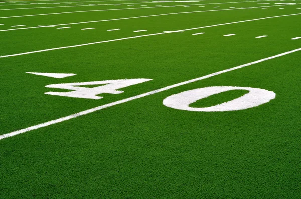 Cuarenta líneas de yarda en el campo de fútbol americano — Foto de Stock