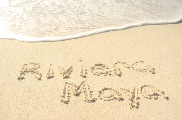 Ριβιέρα Μάγια γραμμένο στην άμμο στην παραλία — Φωτογραφία Αρχείου