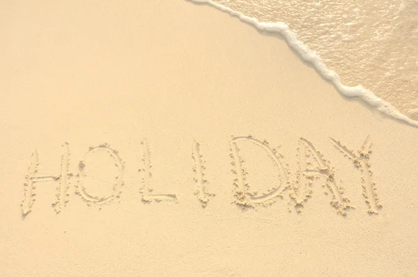 Hoilday ビーチで砂に書かれました。 — ストック写真