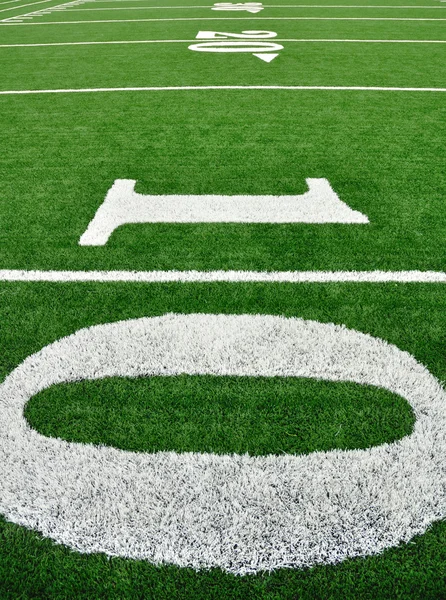 Tio yards linjen på amerikansk fotbollsplan — Stockfoto