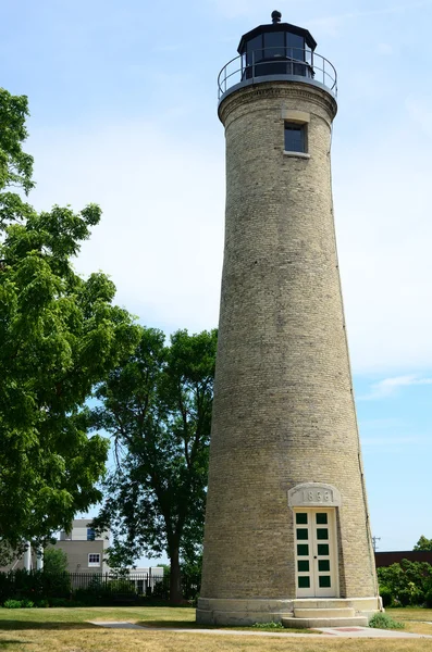Старый кирпичный маяк — стоковое фото