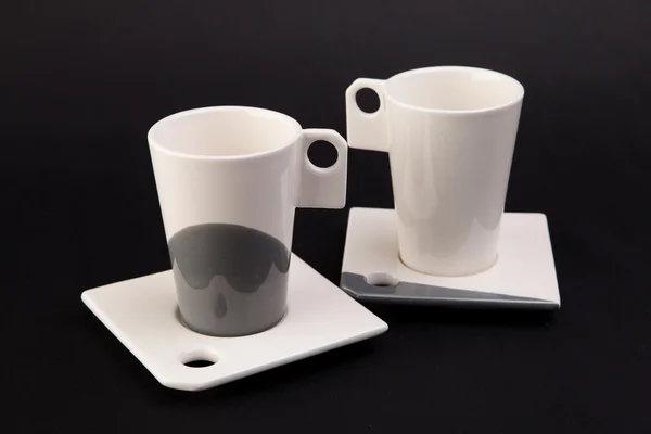Due tazze su sfondo grigio scuro — Foto Stock