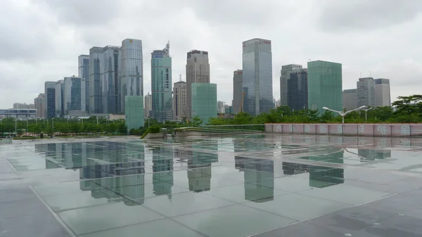 Wieżowiec z odbicia miasta Shenzhen Obrazy Stockowe bez tantiem