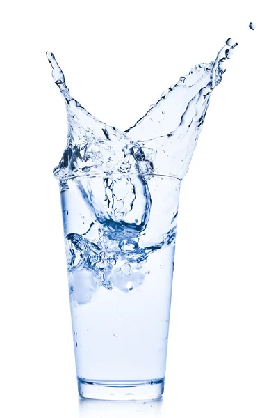 ガラスの水が飛び散る ロイヤリティフリーのストック写真
