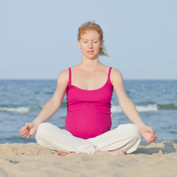 stock image Pregnant woman on beach