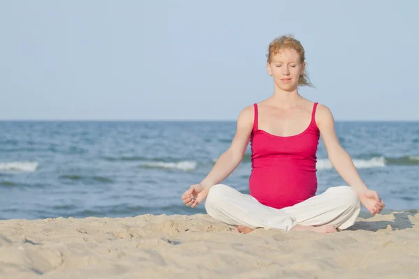 stock image Pregnant woman on beach