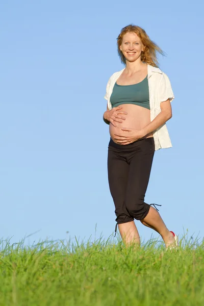Pregnant woman on meadow — Stock Photo, Image