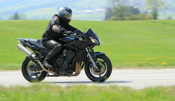 Siyah motorcu — Stok fotoğraf