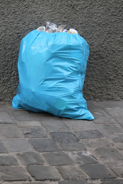 Синий мусор — стоковое фото