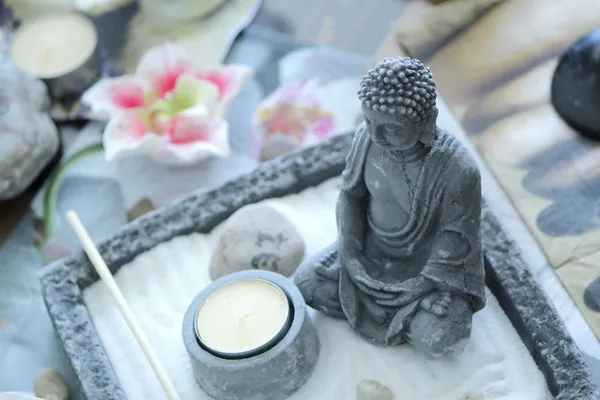 Zen buddha and table 로열티 프리 스톡 사진