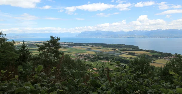 Vista do Lago de Genebra e paisagem do cantão de Vaud, Suíça — Fotografia de Stock