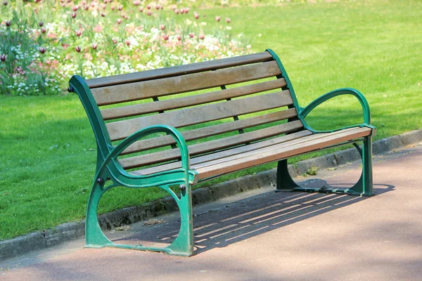 Bench in a park — Stock Photo, Image