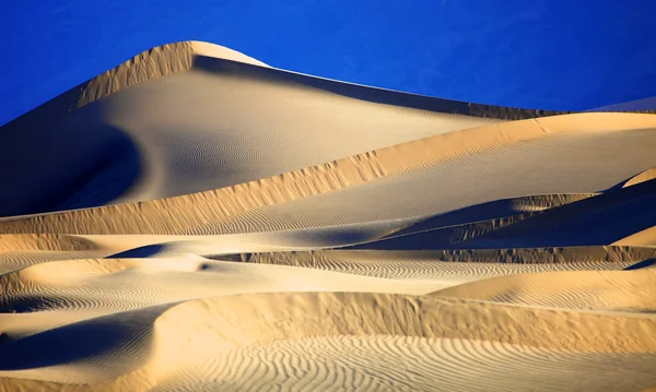 Paesaggio delle dune di sabbia nella Valle della Morte CA — Foto Stock