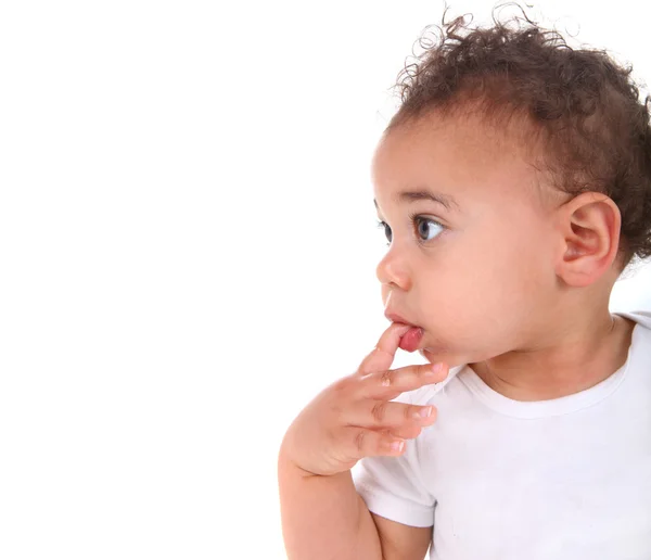 Gemengd ras baby peuter jongen op wit — Stockfoto