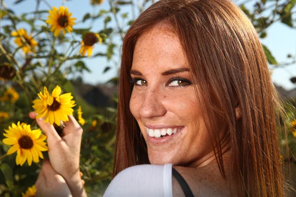 Red Haired Woman Outdoors in a Sunflower Field — Stock Photo, Image