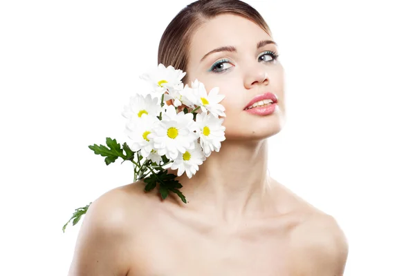 Senhora bonita com flores brancas — Fotografia de Stock