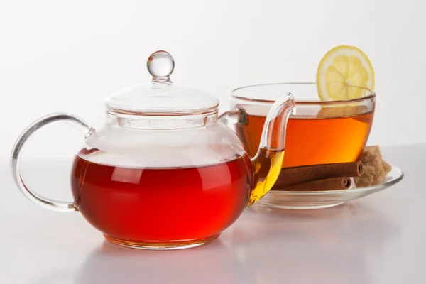 Dzbanek do herbaty z filiżanką — Zdjęcie stockowe