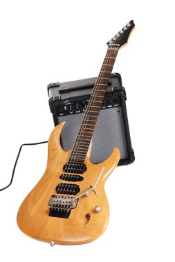 elektro gitar amplifikatör ile